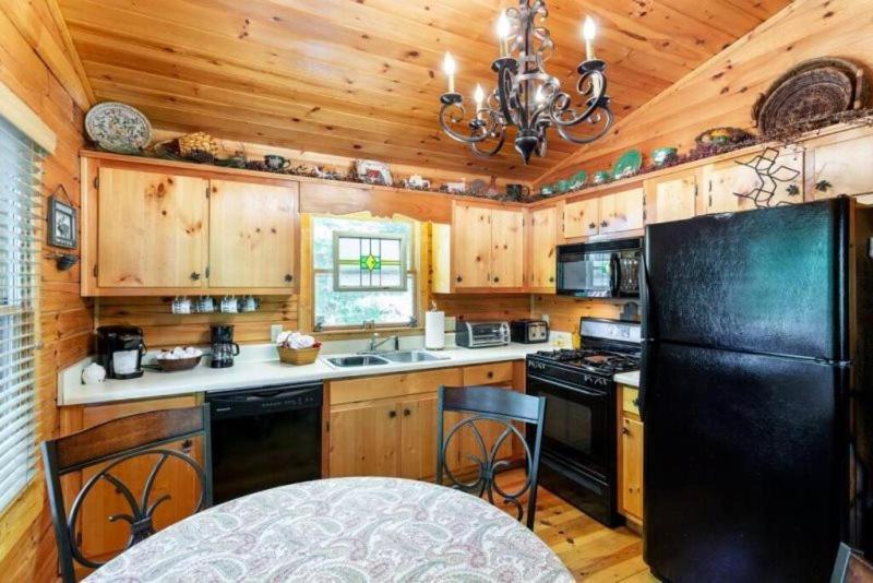 Mountain Spirit Cabin - Fireplace And Hot Tub Villa บลูริดจ์ ภายนอก รูปภาพ